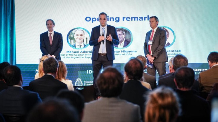 Manuel Adorni encabezó en Nueva York un encuentro para promover inversiones en la Argentina