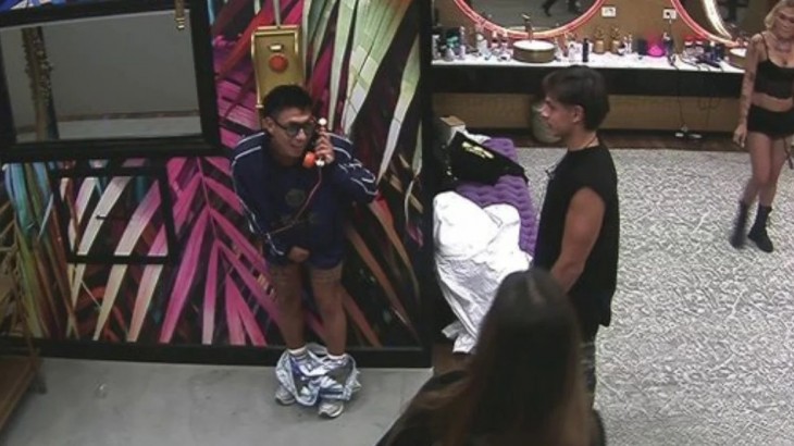 Gh: Brian Sarmiento atendió el teléfono dorado desnudo y luego se llevó una sorpresa