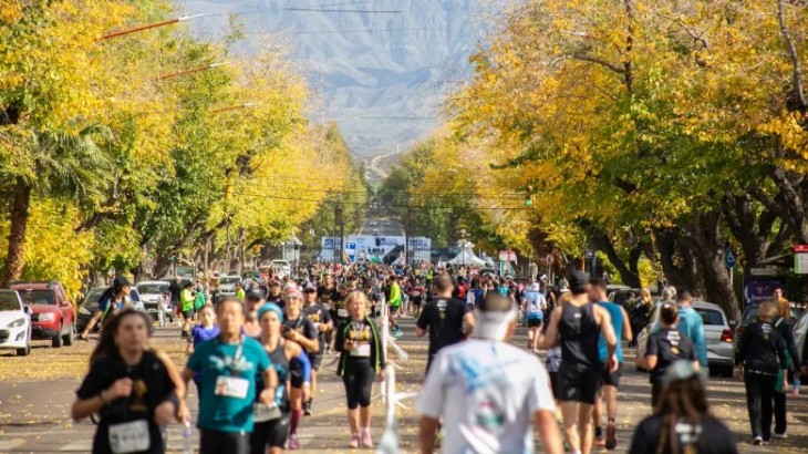 Maratón Internacional de Mendoza 2026: más de 11 mil corredores y un domingo deportivo en la Ciudad