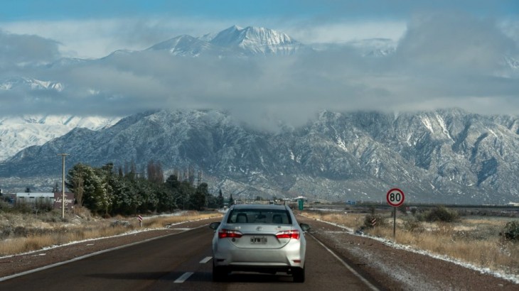 Emiten recomendaciones ante el ingreso del frente frío y la posible caída de nieve en el llano